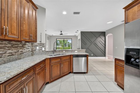 House in Valrico, Florida 4 bedrooms, 254.65 sq.m. № 2108661 - photo 26