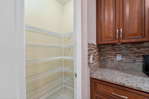 House in Valrico, Florida 4 bedrooms, 254.65 sq.m. № 2108661 - photo 28