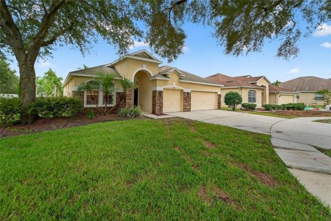 House in Valrico, Florida 4 bedrooms, 254.65 sq.m. № 2108661 - photo 4