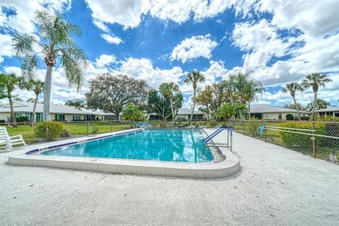 House in Sarasota, Florida 2 bedrooms, 148.74 sq.m. № 2151755 - photo 28
