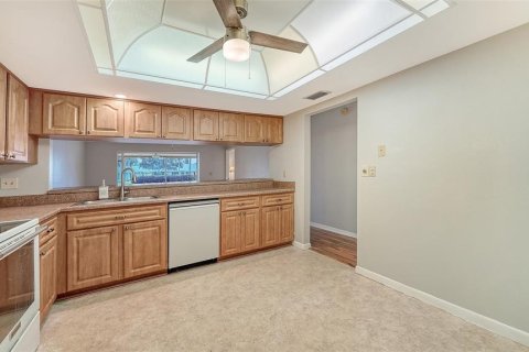 House in Sarasota, Florida 2 bedrooms, 148.74 sq.m. № 2151755 - photo 13