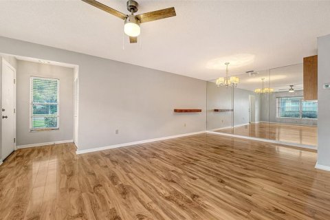 House in Sarasota, Florida 2 bedrooms, 148.74 sq.m. № 2151755 - photo 9