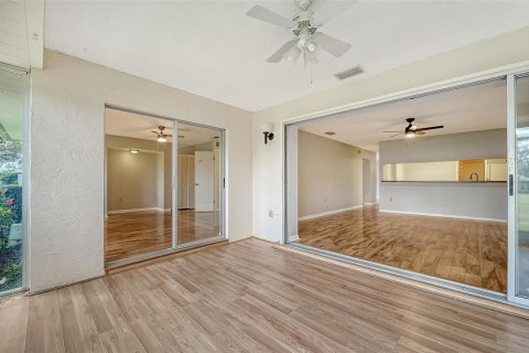 House in Sarasota, Florida 2 bedrooms, 148.74 sq.m. № 2151755 - photo 19