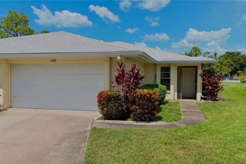 House in Sarasota, Florida 2 bedrooms, 148.74 sq.m. № 2151755