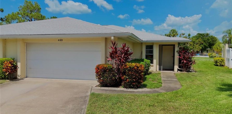 House in Sarasota, Florida 2 bedrooms, 148.74 sq.m. № 2151755