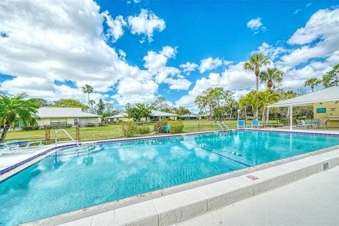 House in Sarasota, Florida 2 bedrooms, 148.74 sq.m. № 2151755 - photo 29