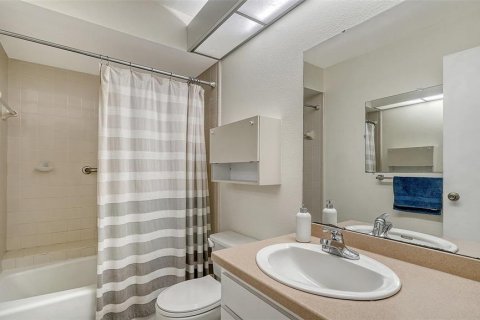 House in Sarasota, Florida 2 bedrooms, 148.74 sq.m. № 2151755 - photo 23