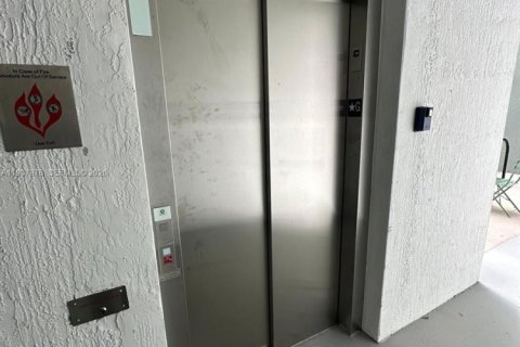 Снять в аренду виллу или дом в Майами, Флорида 37.25м2, № 1995746 - фото 12