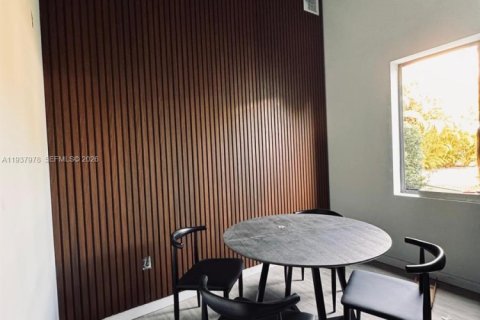 Снять в аренду виллу или дом в Майами, Флорида 37.25м2, № 1995746 - фото 4