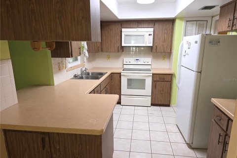 House in Spring Hill, Florida 2 bedrooms, 119.29 sq.m. № 1850053 - photo 2