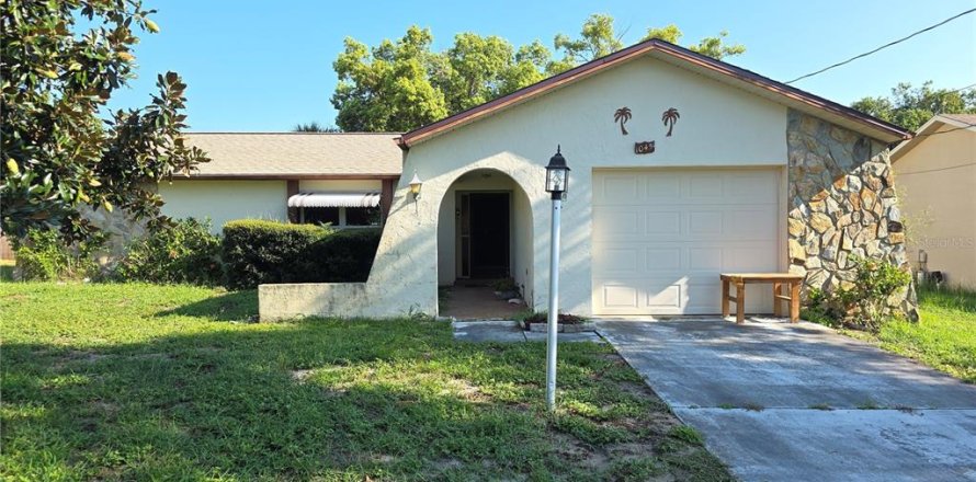 House in Spring Hill, Florida 2 bedrooms, 119.29 sq.m. № 1850053