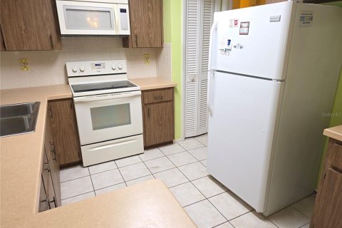 House in Spring Hill, Florida 2 bedrooms, 119.29 sq.m. № 1850053 - photo 3
