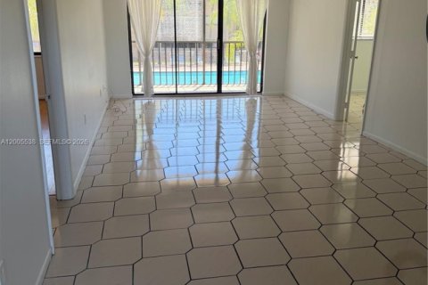 Condo in Miami, Florida, 2 bedrooms № 2170641 - photo 4