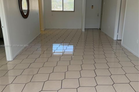 Condo in Miami, Florida, 2 bedrooms № 2170641 - photo 3