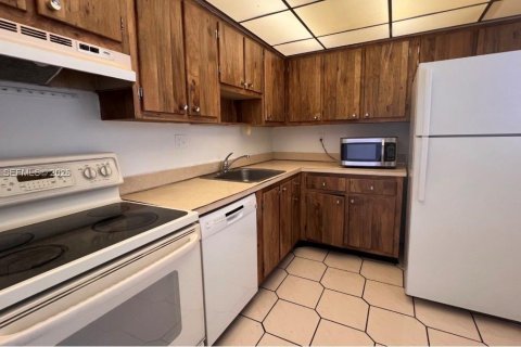 Condo in Miami, Florida, 2 bedrooms № 2170641 - photo 5