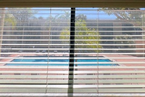 Condo in Miami, Florida, 2 bedrooms № 2170641 - photo 17
