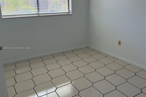 Condo in Miami, Florida, 2 bedrooms № 2170641 - photo 10