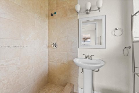 Снять в аренду виллу или дом в Майами-Гарденс, Флорида 3 спальни, 101.73м2, № 1986947 - фото 10