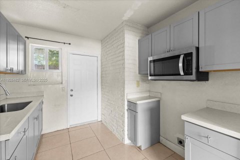 Снять в аренду виллу или дом в Майами-Гарденс, Флорида 3 спальни, 101.73м2, № 1986947 - фото 5