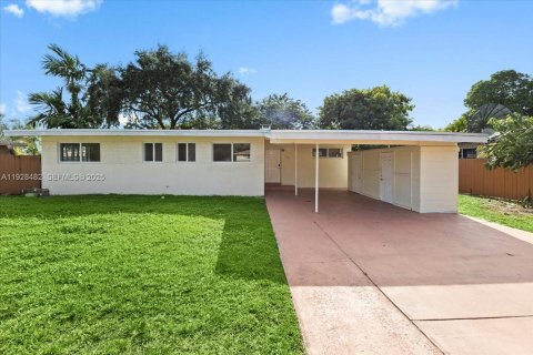 Дом в Майами-Гарденс, Флорида 3 спальни, 101.73м2 № 1986947