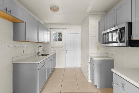 Снять в аренду виллу или дом в Майами-Гарденс, Флорида 3 спальни, 101.73м2, № 1986947 - фото 4