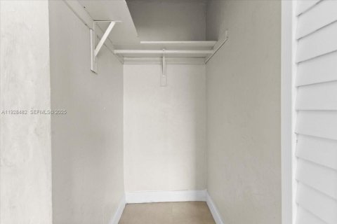 Снять в аренду виллу или дом в Майами-Гарденс, Флорида 3 спальни, 101.73м2, № 1986947 - фото 9