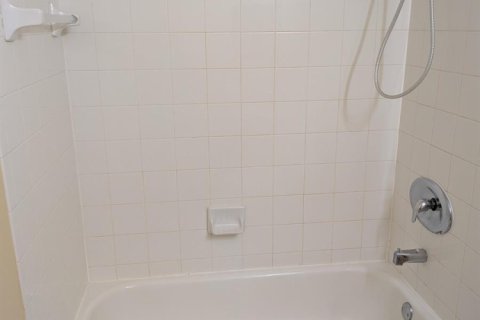 Condominio en alquiler en Royal Palm Beach, Florida, 2 dormitorios, 97.36 m2 № 2087931 - foto 11