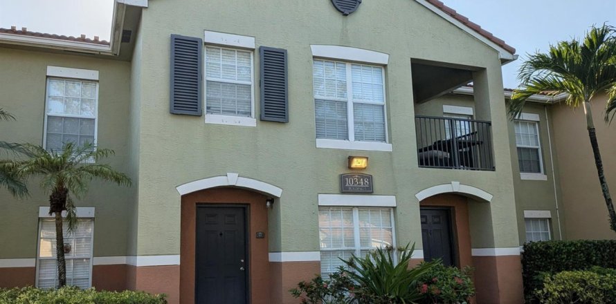 Condominio en Royal Palm Beach, Florida, 2 dormitorios № 2087931