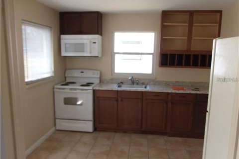 House in Eustis, Florida 2 bedrooms, 80.27 sq.m. № 1857707 - photo 5