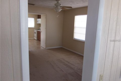 House in Eustis, Florida 2 bedrooms, 80.27 sq.m. № 1857707 - photo 3