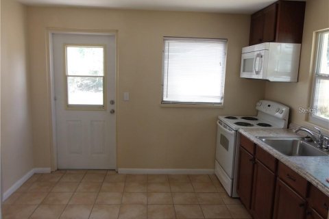 House in Eustis, Florida 2 bedrooms, 80.27 sq.m. № 1857707 - photo 6