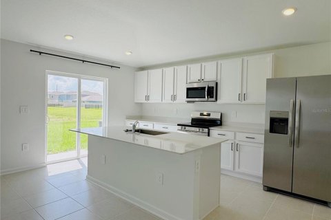 House in Eagle Lake, Florida 3 bedrooms, 138.15 sq.m. № 1851044 - photo 4