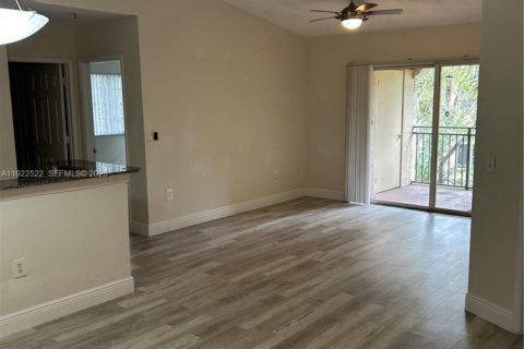 Снять в аренду кондоминиум в Мирамар, Флорида 2 спальни, 100.33м2, № 1983959 - фото 3