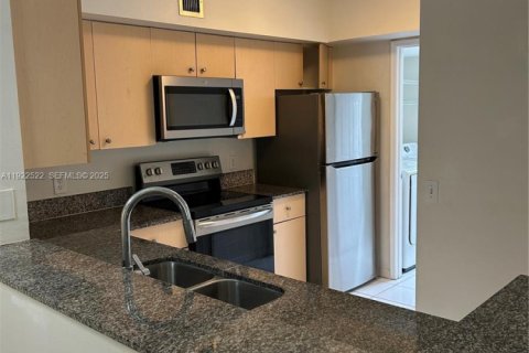 Снять в аренду кондоминиум в Мирамар, Флорида 2 спальни, 100.33м2, № 1983959 - фото 1