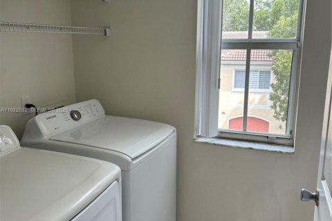 Снять в аренду кондоминиум в Мирамар, Флорида 2 спальни, 100.33м2, № 1983959 - фото 25