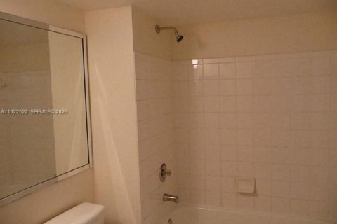 Снять в аренду кондоминиум в Мирамар, Флорида 2 спальни, 100.33м2, № 1983959 - фото 15