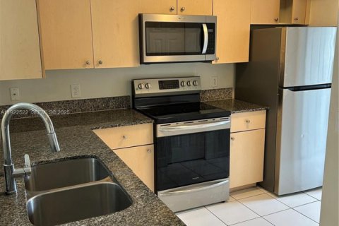 Снять в аренду кондоминиум в Мирамар, Флорида 2 спальни, 100.33м2, № 1983959 - фото 2