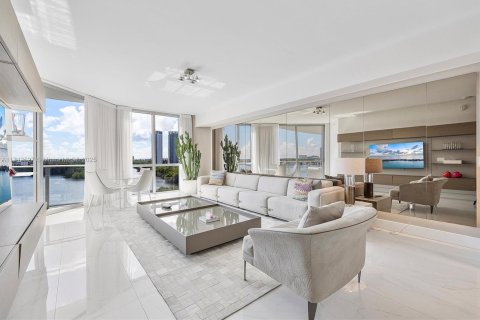 Condominio en venta en North Miami Beach, Florida, 3 dormitorios, 199.93 m2 № 1985123 - foto 5