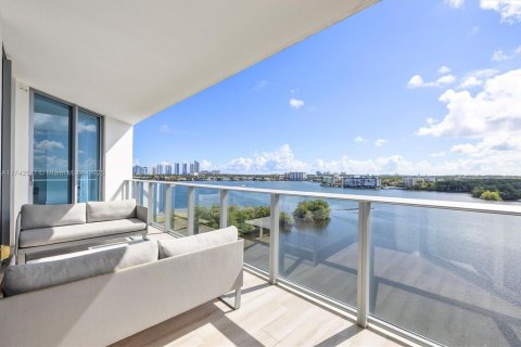 Condominio en venta en North Miami Beach, Florida, 3 dormitorios, 199.93 m2 № 1985123 - foto 2