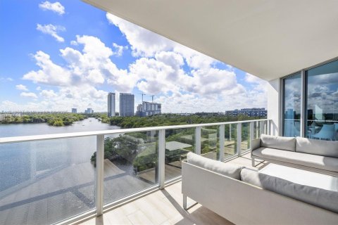 Condominio en venta en North Miami Beach, Florida, 3 dormitorios, 199.93 m2 № 1985123 - foto 1