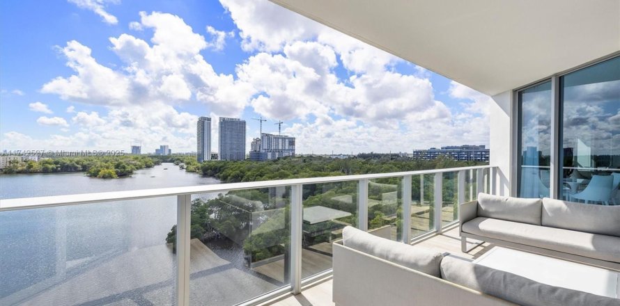 Condominio en North Miami Beach, Florida, 3 dormitorios № 1985123