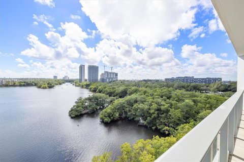 Condominio en venta en North Miami Beach, Florida, 3 dormitorios, 199.93 m2 № 1985123 - foto 3