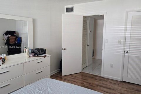 Condo in Sunrise, Florida, 1 bedroom  № 1868399 - photo 14