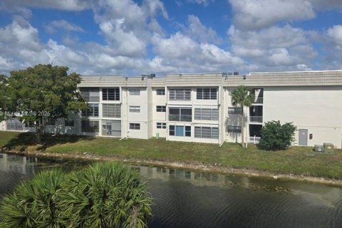 Condo in Sunrise, Florida, 1 bedroom  № 1868399 - photo 9