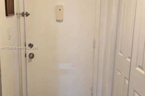 Condo in Sunrise, Florida, 1 bedroom  № 1868399 - photo 6