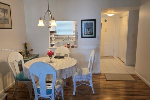 Condo in Sunrise, Florida, 1 bedroom  № 1868399 - photo 2