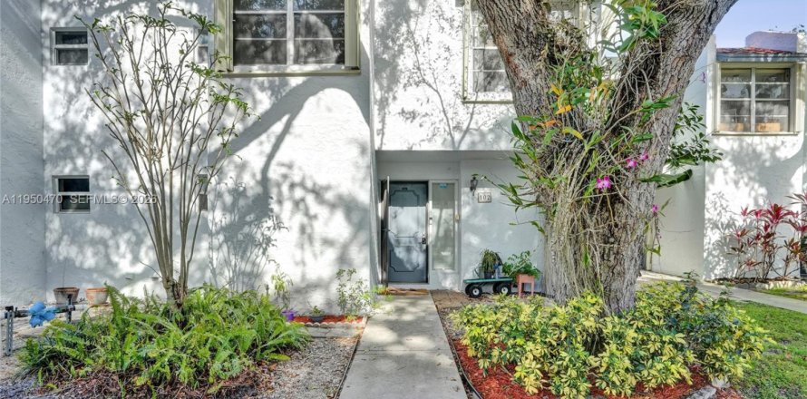 Townhouse in Davie, Florida 3 bedrooms, 124.49 sq.m. № 2005932