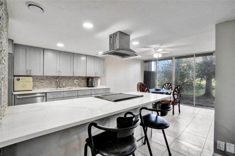 Townhouse in Davie, Florida 3 bedrooms, 124.49 sq.m. № 2005932 - photo 13