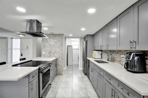 Townhouse in Davie, Florida 3 bedrooms, 124.49 sq.m. № 2005932 - photo 19