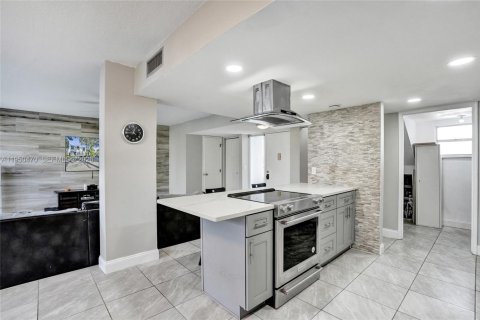 Townhouse in Davie, Florida 3 bedrooms, 124.49 sq.m. № 2005932 - photo 17